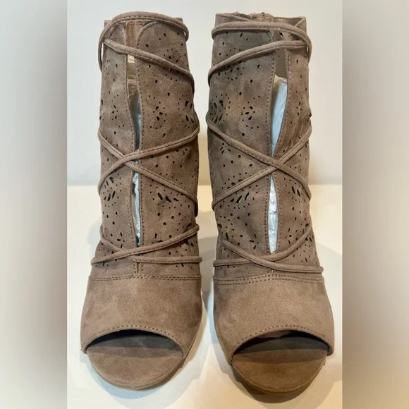 Lauren Conrad Peep-Toe Ankle Boots 4 Inch Heel Beige Laser Cut Tan - Picture 3 of 7